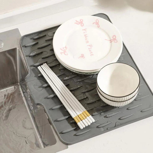 Hot Sale🔥No-Spill Silicone Worktop Saver – Heat-Resistant & Non-Slip Mat for Drip-Free Drying